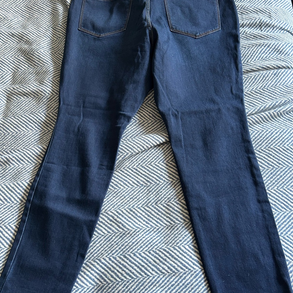 Old Navy Mid-Rise Pop Icon Skinny Jeans. Size 18. Never Worn! - Picture 4 of 5